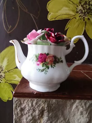 Buy Royal Albert Rosses Bouquet Miniature Teapot • 14.95£