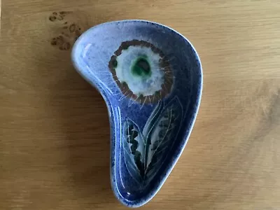 Buy Jo Lester Isle Of Wight Sgrafitto Pottery Pin Dish - Flower • 15£