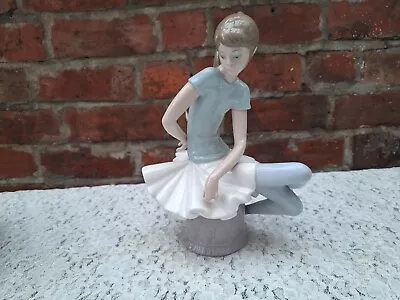 Buy Lladro Ballerina Sitting On Stool Daisa 1978 • 45£