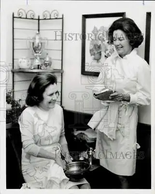 Buy 1974 Press Photo Mmes. Jack Perry And W.L. Doherty Work On Pink Elephant Items. • 16£