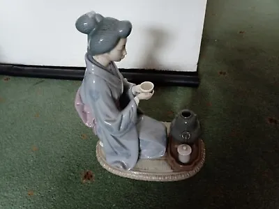 Buy Vintage  Lladro  Japanese Girl Serving Tea   5122  1981-1994 Excellent Condition • 130£