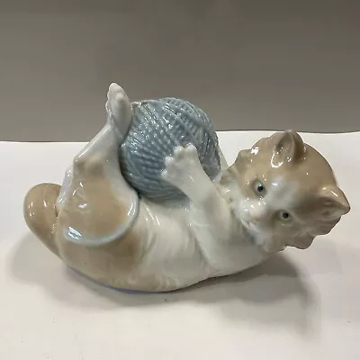 Buy Nao By Lladro Kitten /Cat With Ball Of Wool - #0259 Very Good Condition, 1978 • 12£
