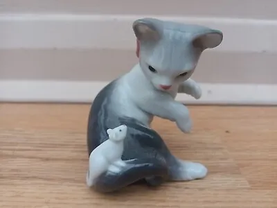 Buy A LOVELY LLADRO 5236  CAT & MOUSE  FIGURE.  8 Cm Tall • 22.50£