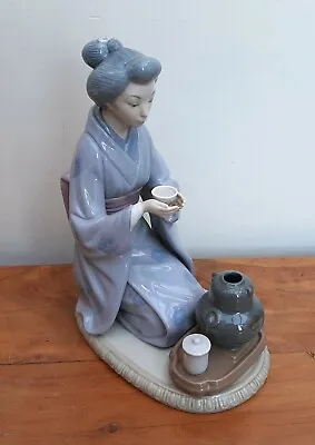 Buy Lladro 5122 Japanese Girl Serving Tea Figurine • 145£