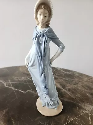Buy Lladro / Nao - Genteel Lady (with Bonnet & Shawl) - 10289. Perfect Condition • 29.99£