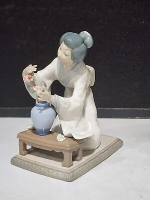 Buy Lladro Japanese Girl Decorating Figurine #4840 Geisha Flower Arranger READ • 39.44£