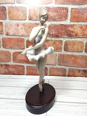 Buy Lladro Ballerina On Her Toes 10.5  Figurine 5818 Small Amount Damage On Lace • 166.03£