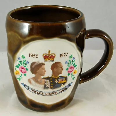 Buy Queen Elizabeth II Commemorative Silver Jubilee Tankard - Montrose Potteries • 8£