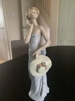 Buy Lladro Figurine 5599 Lady With Hat • 25£