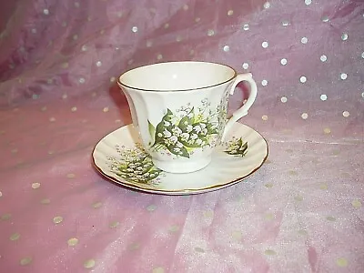 Buy  CROWN TRENT FINE BONE CHINA TEACUP & MATCHING SAUCER , Staffordshire England • 17.04£