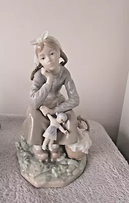 Buy Lladro Figure  Girl With Doll  1211 • 58£