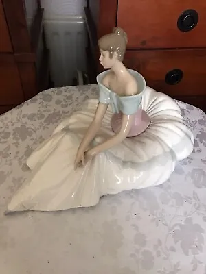 Buy NAO Lladro Seated Lady Ballerina Hope Figurine No. 1266 In Excellent Condition • 65£