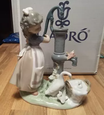 Buy Lladro Summer On The Farm #5285 Girl Pumping Water For Her • 59.99£