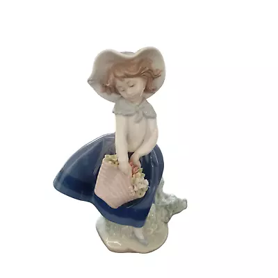 Buy Lladro Daisa 1983 5222 - Pretty Pickings Girl Figurine • 9.99£