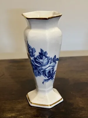 Buy Vintage Hammersley Miniature Blue & White Porcelain Vase With Gold Rim. • 13.99£