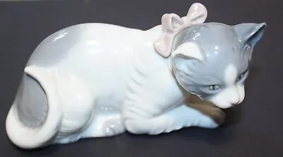 Buy Nao Lladro Figurine Of A Cat With A Pink Bow • 0.99£
