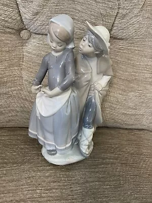 Buy Lladro Boy And Girl #1188 - The First Kiss • 15£