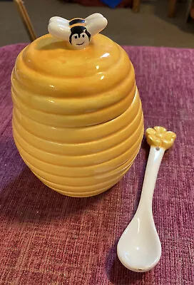 Buy Novelty Bee Hive Honey Pot & Spoon Ceramic Lidded Honey Pot & Spoon 5.5” • 4.99£
