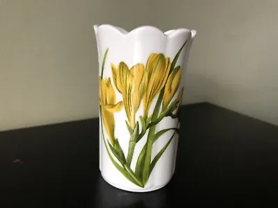Buy Aynsley Chelsea Flower Small Vase • 0.99£