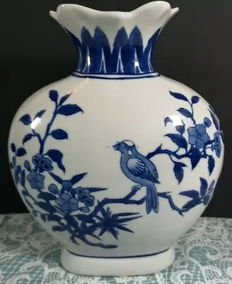 Buy Zhi Que Lobed Vase Is Part Of Mandarin Arts' Ashmolean Collection. • 28£