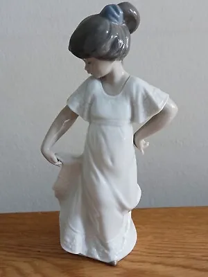 Buy NAO By Lladro ~  How Pretty   1110 Figurine • 16£