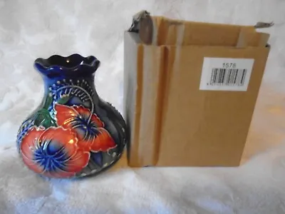 Buy NEW.BOXED  Old Tupton Ware 7 Cms  Fluted Squat Vase  HIBISCUS ON BLUE   TW1575 • 19.99£