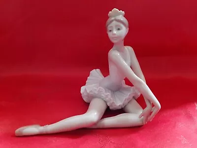 Buy Lladro  Graceful Pose  Ballerina • 47.50£