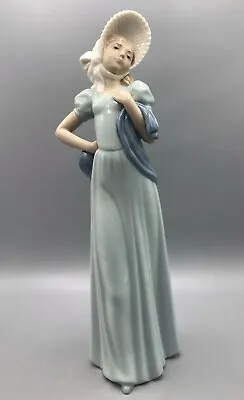 Buy Lladro Nao Figurine #289 - 'Dama Airosa' Or 'Graceful Lady' • 75£