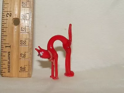 Buy VINTAGE MINIATURE RED BLOWN GLASS Figural CAT STRETCHING • 23.16£