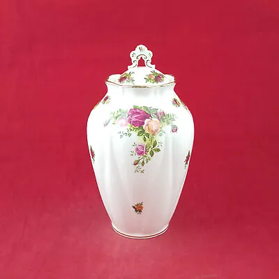 Buy Royal Albert - Old Country Roses - Lidded Chelsea Temple Jar / Vase - OP 2832 • 40£