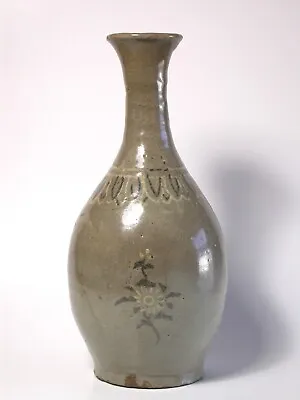 Buy A Tall Antique 12th Century Korean Goryeo Dynasty Inlaid Celadon Vase • 2,766.03£