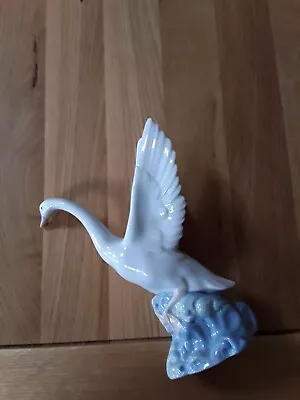 Buy Lladro Nao #0107 Ready To Fly Swan Very Good Condition • 8£