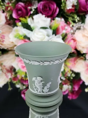 Buy Wedgwood Jasperware Posey Pot (Cream Color On Celadon Green) • 14.99£