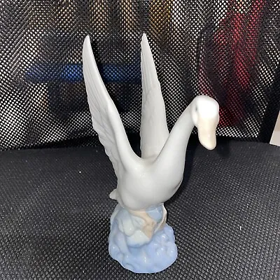 Buy Retired Lladro Nao Ready To Fly Swan Porcelain Figurine By Antonio Ruiz - 0107   • 24.99£