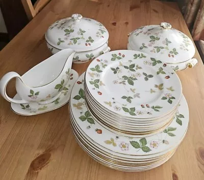 Buy WEDGEWOOD WILD STRAWBERRY 10 Place Dinner  Set With Gold Trim • 112£