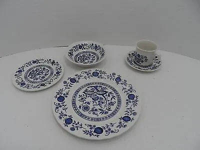Buy Crown Clarence Blue Onion Pattern 5-Piece Place Setting Made In England - VGC • 18.85£
