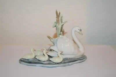 Buy Lladro Porcelain Figurine Swan Family, Follow Me • 30£