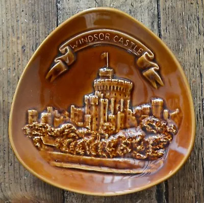 Buy Eastgate Pottery Withernsea Curved Three Corner Dish - Relief  Of Windsor Castle • 6.95£