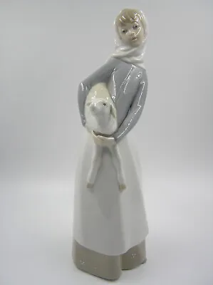 Buy LOVELY LARGE LLADRO FIGURINE YOUNG GIRL WITH LAMB #4584 RETIRED 26.5cm HIGH • 29.95£