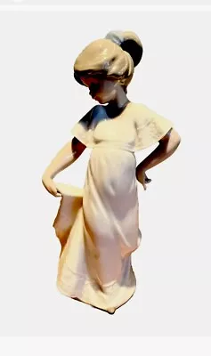 Buy Lladro Nao Daisa Figurine With Graceful Poise • 12£