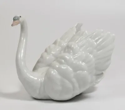 Buy Lovely Retired Lladro Gloss Figure ~ White Swan ~ 6175 • 38.99£