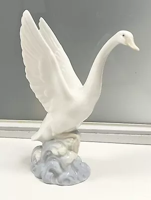 Buy Nao Lladro Porcelian Swan Figure Taking Flight From Water 20cm • 12.99£