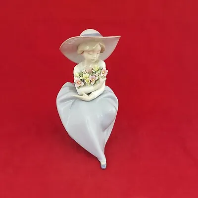 Buy Lladro Figurine - Fragrant Bouquet Girl (Damaged) - 5952  L/N • 205£