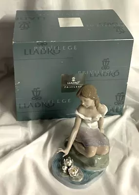 Buy Porcelain Lladro #7706  Reflections Of Helena  - Privilege Collection With Box • 132.61£