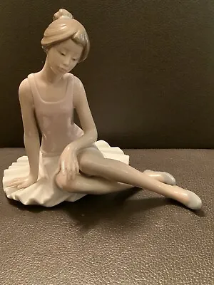 Buy Lladro Seated Nao Ballerina Figurine • 50£