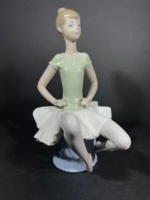 Buy Retired Lladro Porcelain Figurine #1360  Ballet Green  Sitting Laura Ballerina • 80.63£