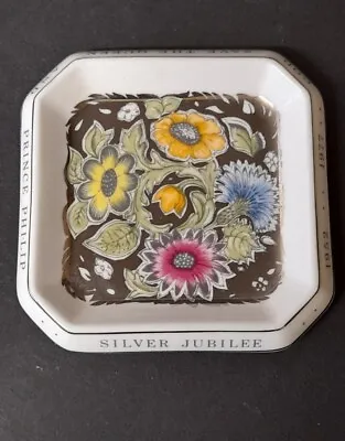 Buy WEDGWOOD - SUSIE COOPER - ROYAL SILVER JUBILEE 1952 To 1977 SQUARE PIN DISH. • 19£