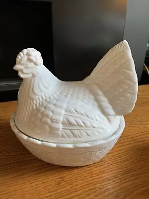 Buy Vintage Crown Devon White Hen Egg Holder • 15£