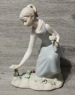 Buy Lladro Hand Made Spain Matte Porcelain Figurine - Girl Picking Flowers Bouqnet • 56.99£