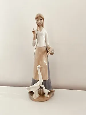 Buy Lladro Tall Girl With Geese Figure 1035 Vintage Lladro. Large Figure. • 40£